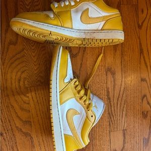 Mustard and white Nike Men's 8.5
